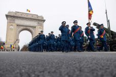 Katonai díszszemlét tartottak Bukarestben Románia nemzeti ünnepén (VIDEÓ)