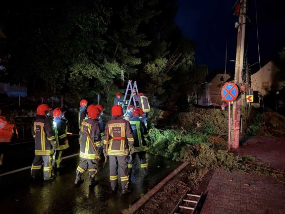 Összefogás a viharkárok után: Tusnádfürdő testvérvárosai segítenek a helyreállításban