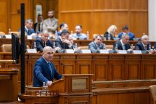 Felelősségvállalással fogadta el a kormány a bírák és ügyészek nyugdíjtörvényét