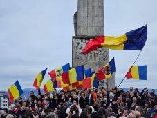 „Mars Moszkvába!” – Bántalmazták a Călin Georgescura rákiabáló férfit Gyulafehérváron