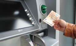 Újabb országban foglalták alkotmányba a készpénzhasználat jogát