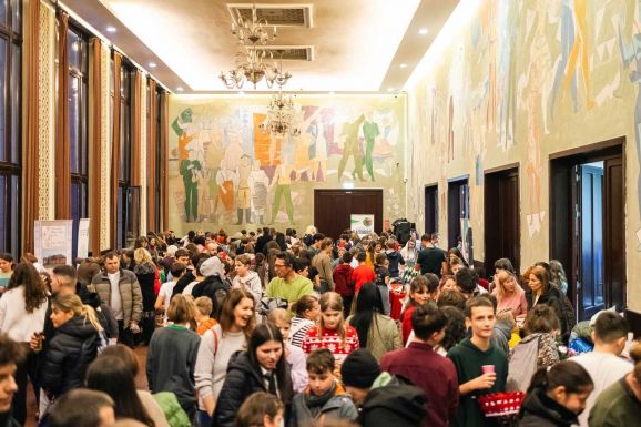 Megható összefogás a jótékonysági vásáron: 40 ezer lejjel segítik Eduárd felépülését