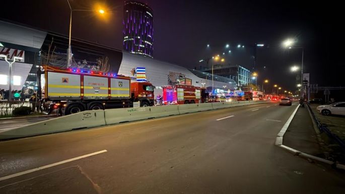 Füst miatt ürítettek ki egy bevásárlóközpontot Bukarestben: 1100 embert menekítettek ki 