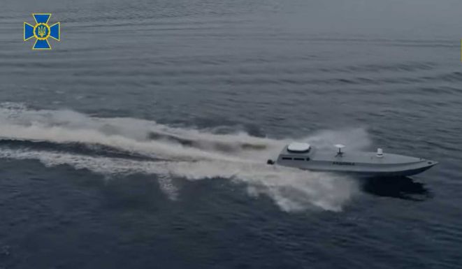 A hajózást veszélyeztető ukrán tengeri drónt semmisítettek meg a Fekete-tengeren (VIDEÓ)