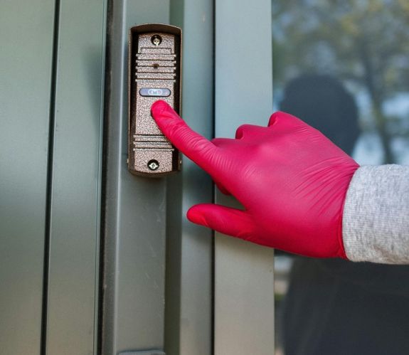 Áramszolgáltató alkalmazottainak álcázott bűnbanda fosztotta ki az időseket