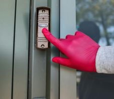 Áramszolgáltató alkalmazottainak álcázott bűnbanda fosztotta ki az időseket