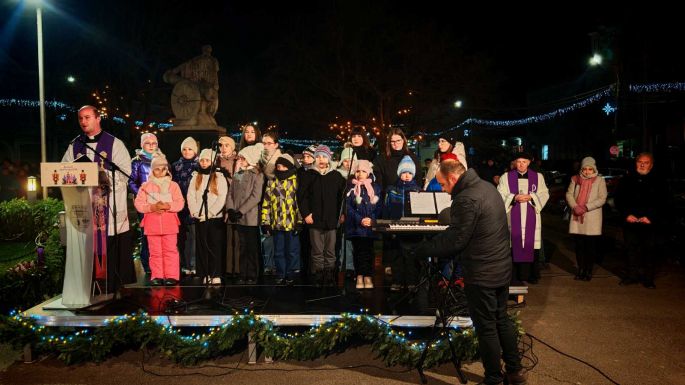 Meggyújtották a második adventi gyertyát Kézdivásárhelyen (VIDEÓ)