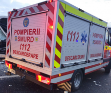 FRISSÍTVE – Hetven utast szállító autóbusz balesetezett