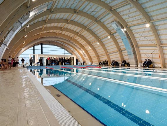 Fejlődik a helyi sportinfrastruktúra: új tanuszodát adtak használatba Tasnádon