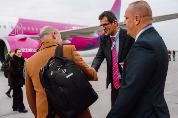 Közel 20 éve Marosvásárhelyről indultak a Wizz Air első hazai járatai – Most bázisgépet állomásoztat ott a légitársaság (VIDEÓ)