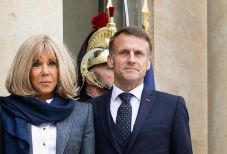 A francia elnök felesége „leribancozta” a feminista aktivistákat