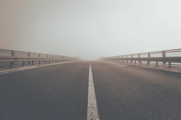 Óvatosan az utakon: sűrű ködre figyelmeztetnek