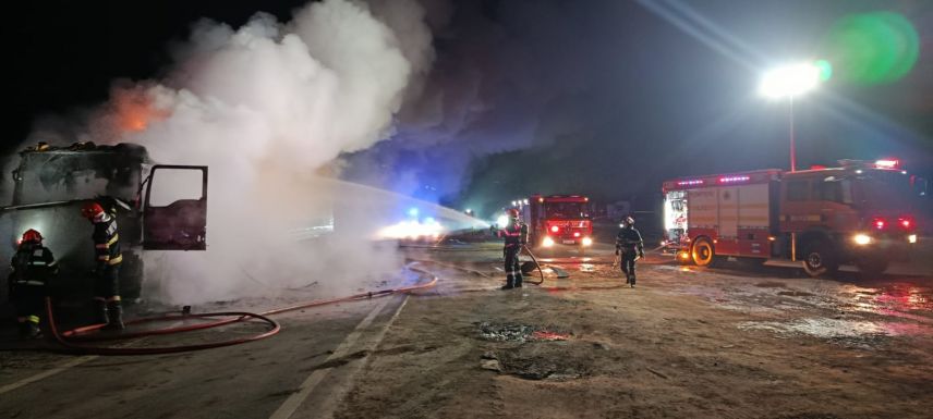 Menet közben gyulladt ki egy kamion – A sofőrnek épphogy sikerült megmenekülnie (VIDEÓ)