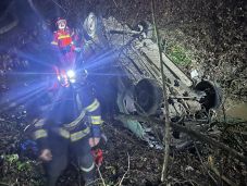 Súlyos baleset történt Segesváron – híd alá zuhant egy gépkocsi