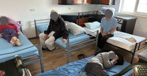 Házkutatások a rémségek háza ügyében – Gondatlanságból elkövetett emberölés a vád