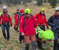 Tizenhat órás mentőakció során hozták le a hegyről a Fogarasi-havasokban megsérült turistát (VIDEÓ)