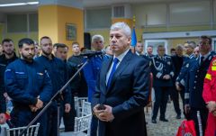 Váratlanul kitámadták a rendőrök a saját miniszterüket