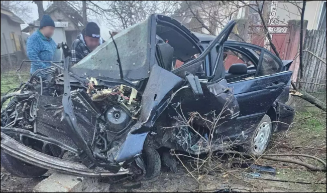 Hídfőnek csapódott autójával, nem élte túl a 19 éves sofőr