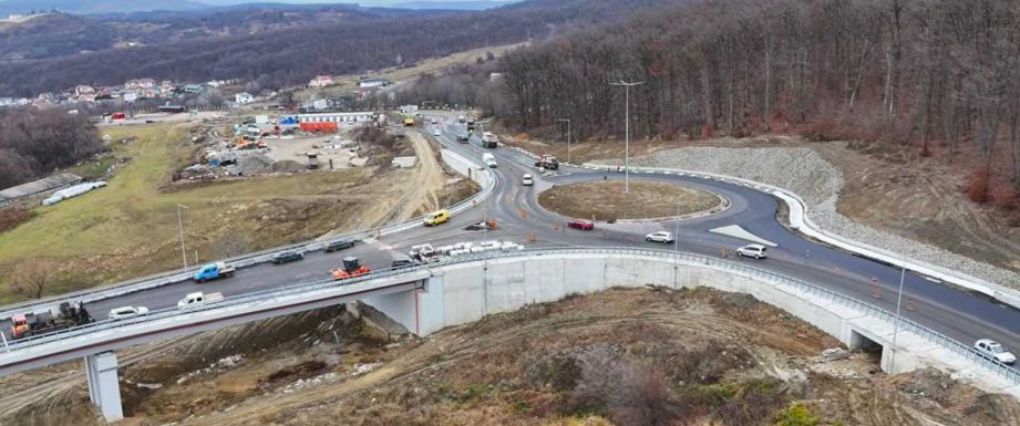 A héten adják át az első, kínaiak által Erdélyben épített utat