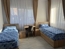 Négy védett lakóotthont adtak át Marosludason – Csökkentik a központokban élők számát