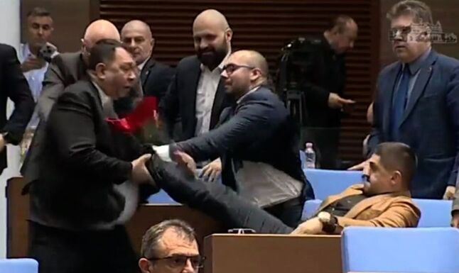Verekedés tört ki a bolgár parlamentben a költségvetési vita során (VIDEÓ)