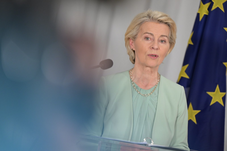 Migráció: Ursula von der Leyen a tagállamok közötti felelősségmegosztást sürgeti