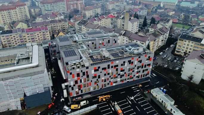 „Ez történelmi nap” – Felavatták az új kórházépületet Besztercén