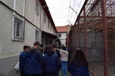 Karácsonyi akció a csíkszeredai börtönben: diákok lepték meg a magukra maradt elítélteket