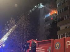 Robbanás, majd tűz egy tömbházban – A lakás tele volt szeméttel (VIDEÓ)