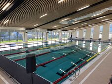 Új tanuszodát avattak Szovátán – egész évben sportolhat a közösség (VIDEÓ)