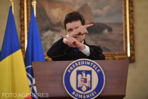 Nicușor Dan elnök felfüggesztését kéri szenátorok és parlamenti képviselők egy csoportja