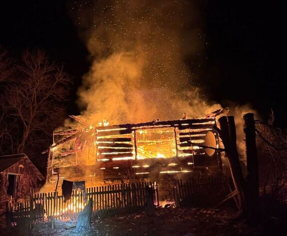 Két idős ember háza gyulladt ki: a férfi kimenekült, de súlyosan megégett, az asszony bennégett