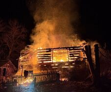 Két idős ember háza gyulladt ki: a férfi kimenekült, de súlyosan megégett, az asszony bennégett