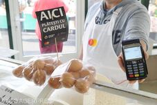 Több száz boltra és autójavító műhelyre került lakat