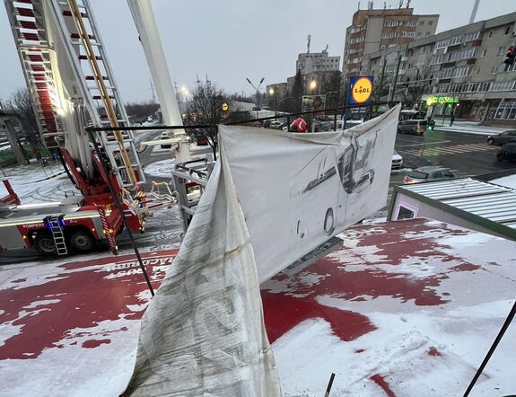 Háztetőket tépett le és fákat döntött ki a vihar Brassóban
