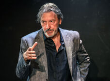 Legendát idéznek Sepsiszentgyörgyön: Darvas Iván emlékezete Gálffi László előadásában