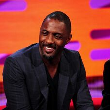 Lovaggá ütötték Idris Elbát 