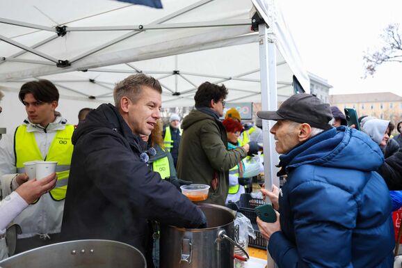 Magyar Péternek szurkol Orban