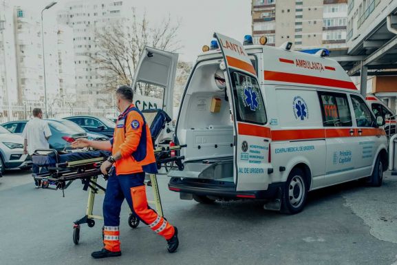Levetette magát egy szatmári férfi egy tömbház manzárdjáról