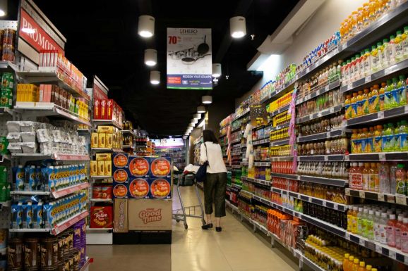 FRISSÍTVE – Tüntetéssel „ízesített” hipermarket-bojkott – ujjongtak Iohannis lemondásának hírére