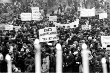 Marosvásárhely: méltó megemlékezés a 35 évvel ezelőtti könyves-gyertyás felvonulásra