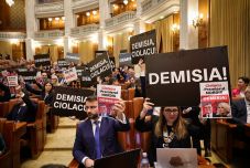 USR a bizalmatlansági indítványról: támogatnák is, meg nem is