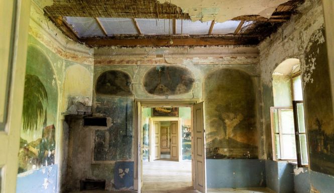 Erdély gyöngyszeme: restaurálják az oltszemi kastély impozáns falfestményeit