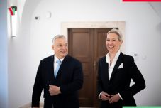 Példaképnek nevezte Orbán Viktort a német párt társelnöke (VIDEÓ)