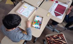 Autizmus spektrumzavar: az elfogadás a megbélyegzési kényszer levetkőzését jelenti