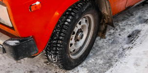 Csúszós utakra figyelmeztetnek több megyében