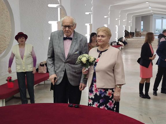 Különös házasság? Nem mindennapi pár kelt egybe Bálint-napon Szatmárnémetiben