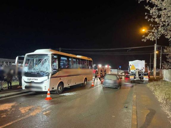 Autóbusz és furgon ütközött Kolozsváron – 14 személy érintett