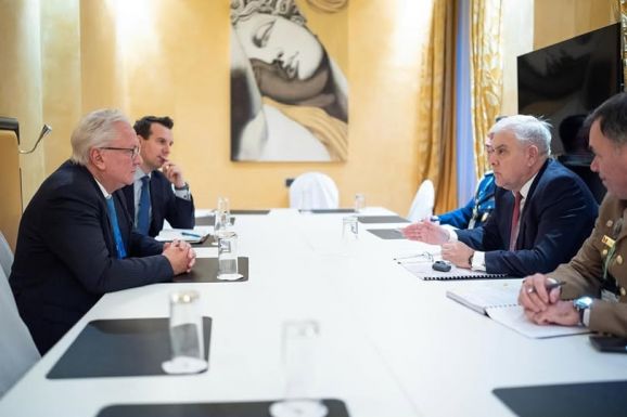 Az ukrán kollegájával és német hadiipari vállalat képviselőivel tárgyalt a román védelmi miniszter