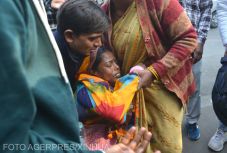 Halálra tapostak több embert, köztük gyerekeket Újdelhi főpályaudvarán